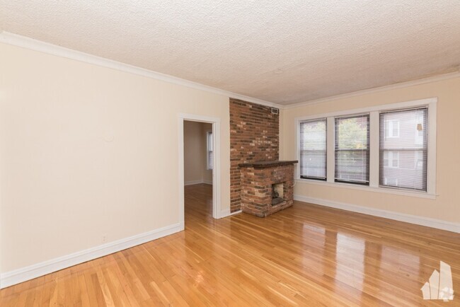 Building Photo - 3519 N Racine Ave