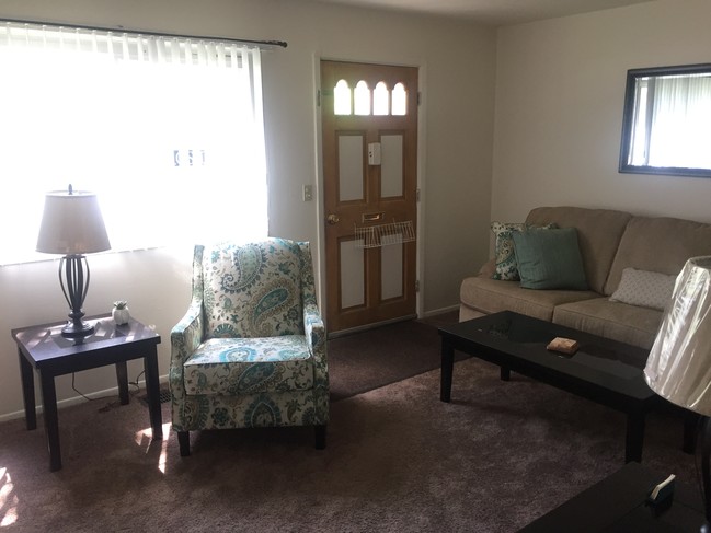 living room - Glenbrook Townhouses