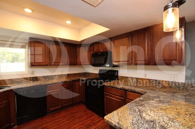 Foto del edificio - 2524 E Hampton Ave