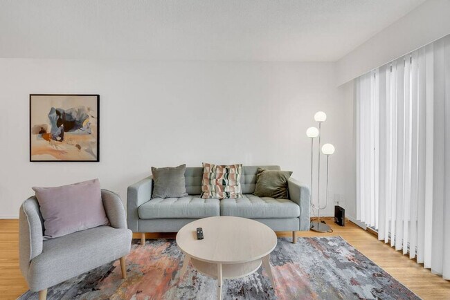 Photo du bâtiment - 2225 W 8th Ave