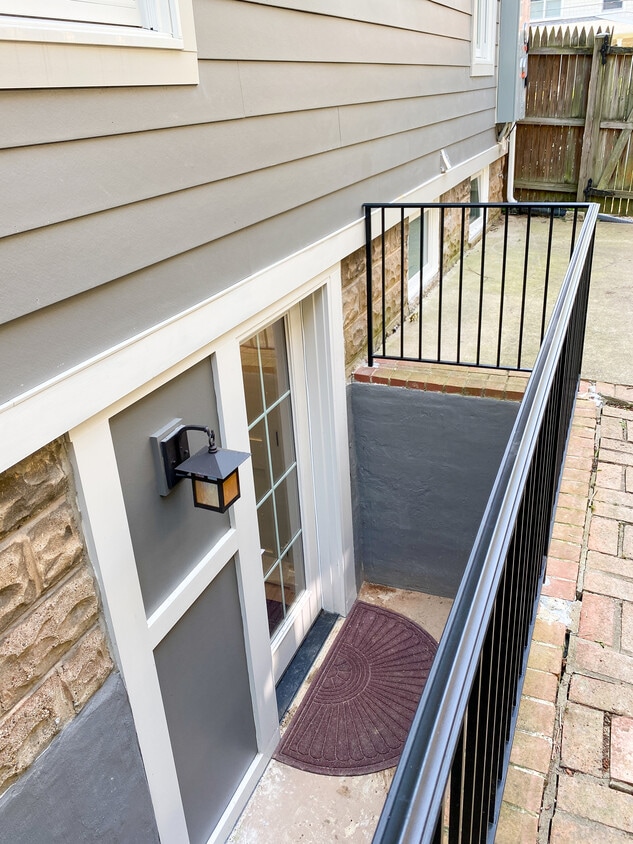 Private Entrance - 4535 43rd Pl NW