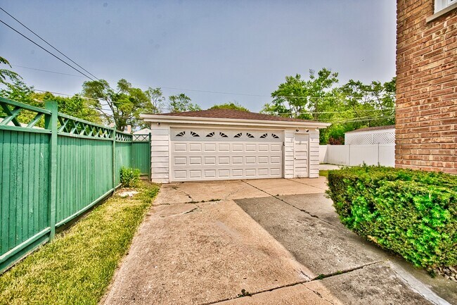 Foto del edificio - 7705 Kostner Ave