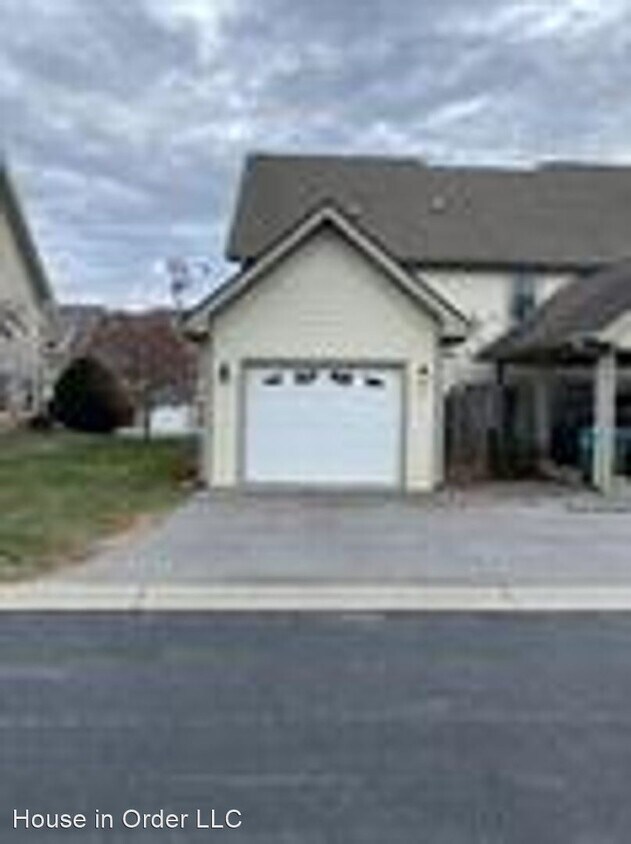 Primary Photo - 3 br, 3 bath House - 24 Rotunda Circle