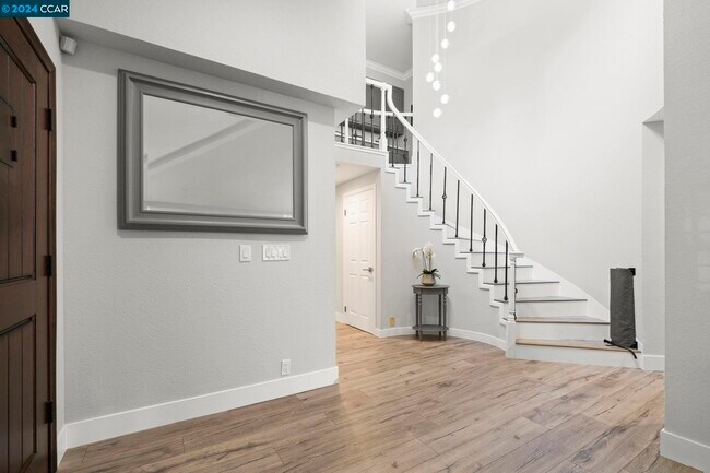 Building Photo - 316 Live Oak Dr