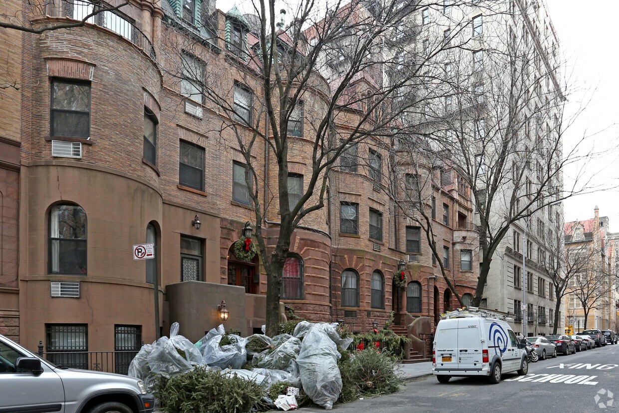 Building Photo - 313 W 82nd St