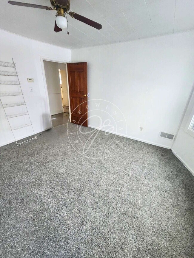 Foto del edificio - One of a kind 2 story 3-bedroom apartment!