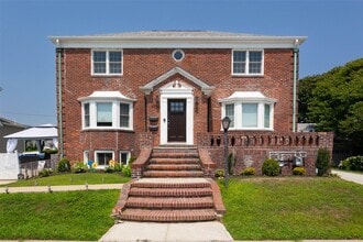 Building Photo - 355 E Beech St