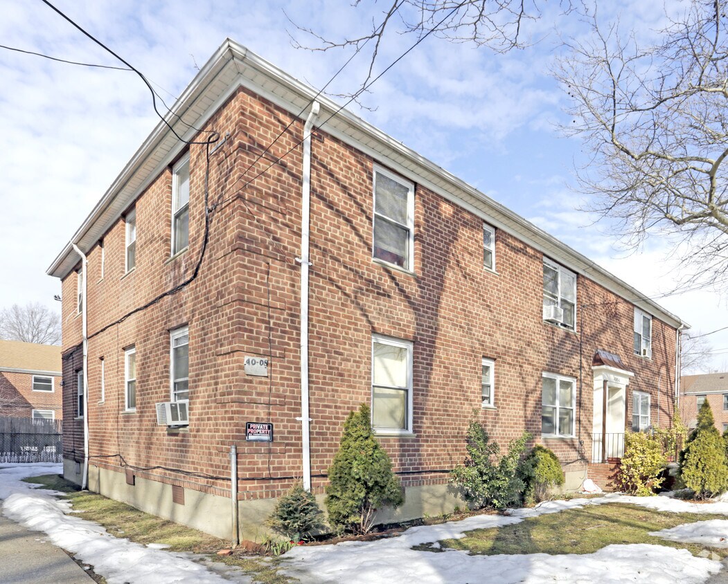 Primary Photo - 40-04-40-08 194th St
