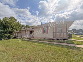 Building Photo - 1499 W Rainey St