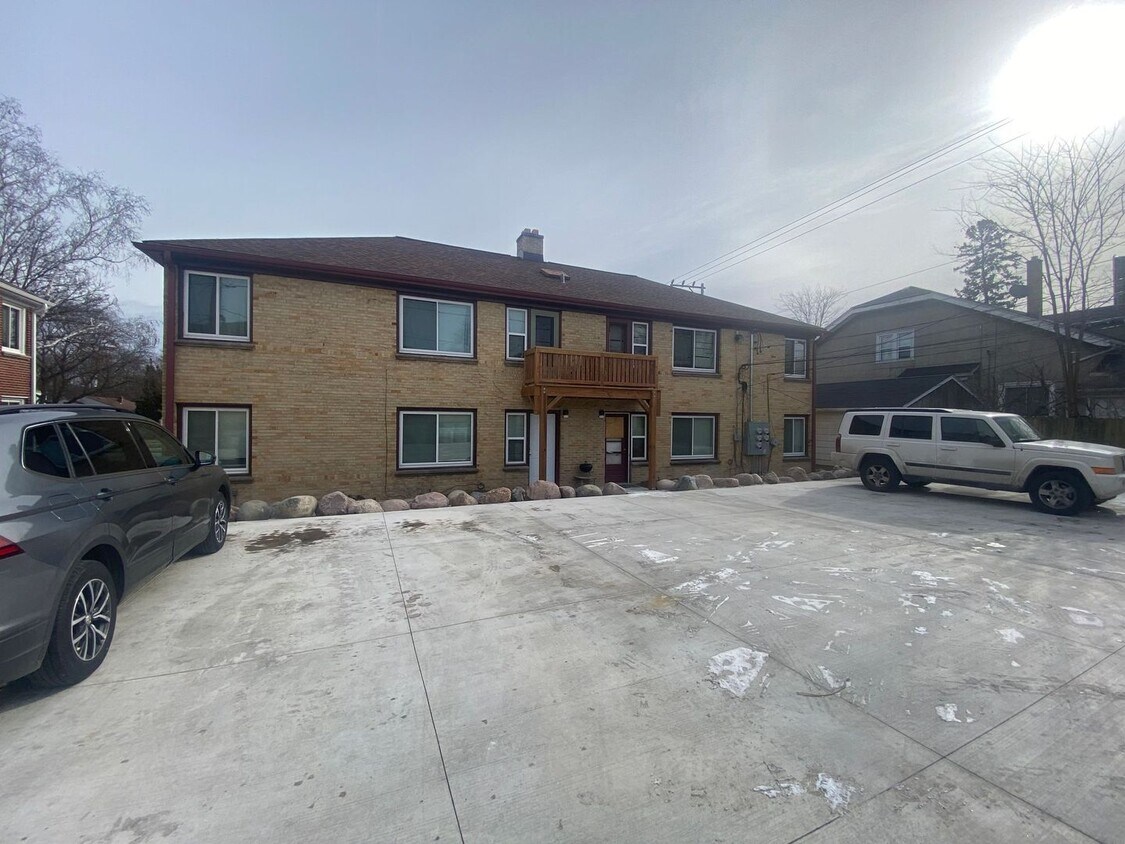Building Photo - 2727 N 76th St