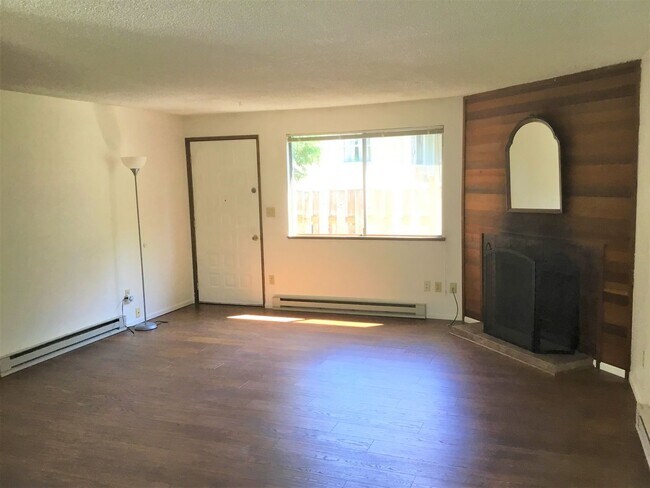 Building Photo - Arbor Lodge Ranch