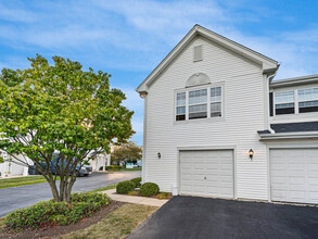 Building Photo - 2552 Dickens Dr