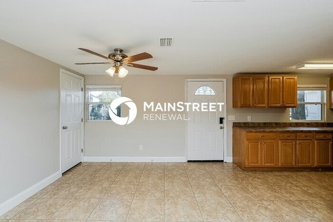 Building Photo - 3 Bedroom Pet-Friendly Home in WINTER HAVEN, FL with Main Street Renewal