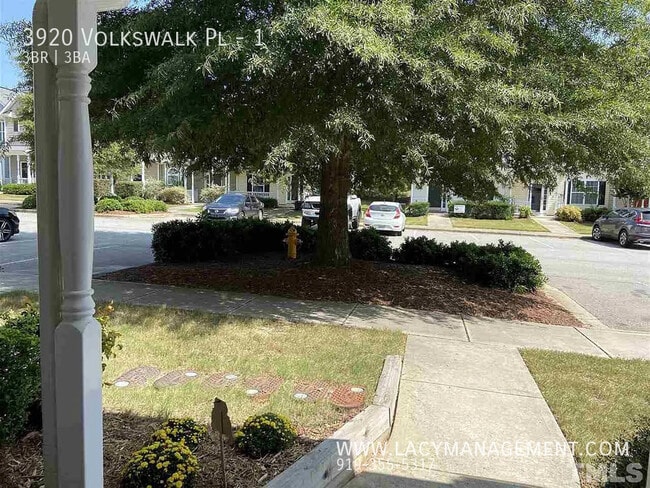 Building Photo - 3920 Volkswalk Pl