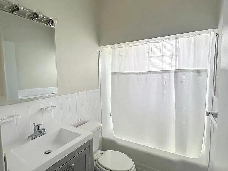 Foto principal - 444 E 36th St