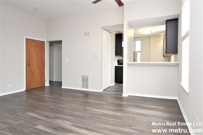 Building Photo - 807 W Willow St