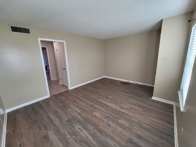 Building Photo - Close to Barksdale Air Force Base... You d...