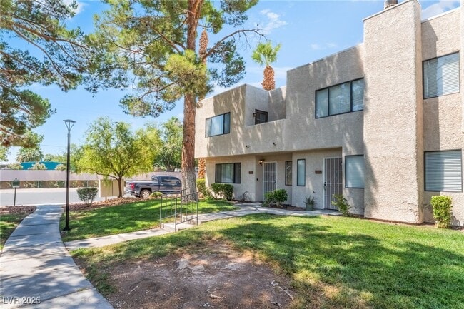 Building Photo - 2692 Matogroso Ln