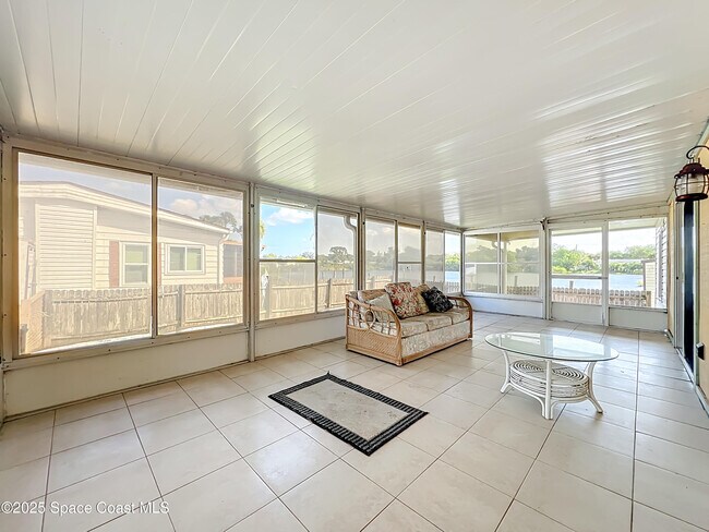 Foto del edificio - 425 Baker Rd