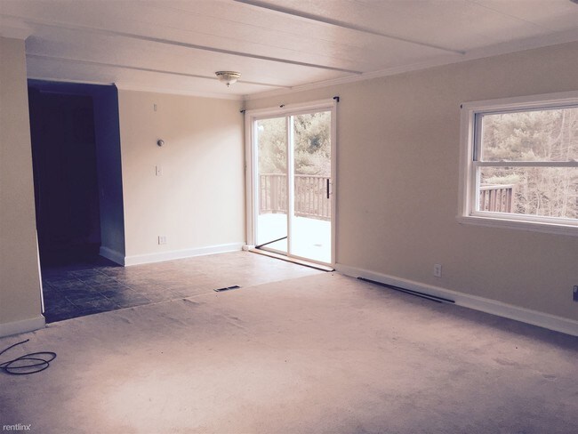 Building Photo - 527 Hall Rd
