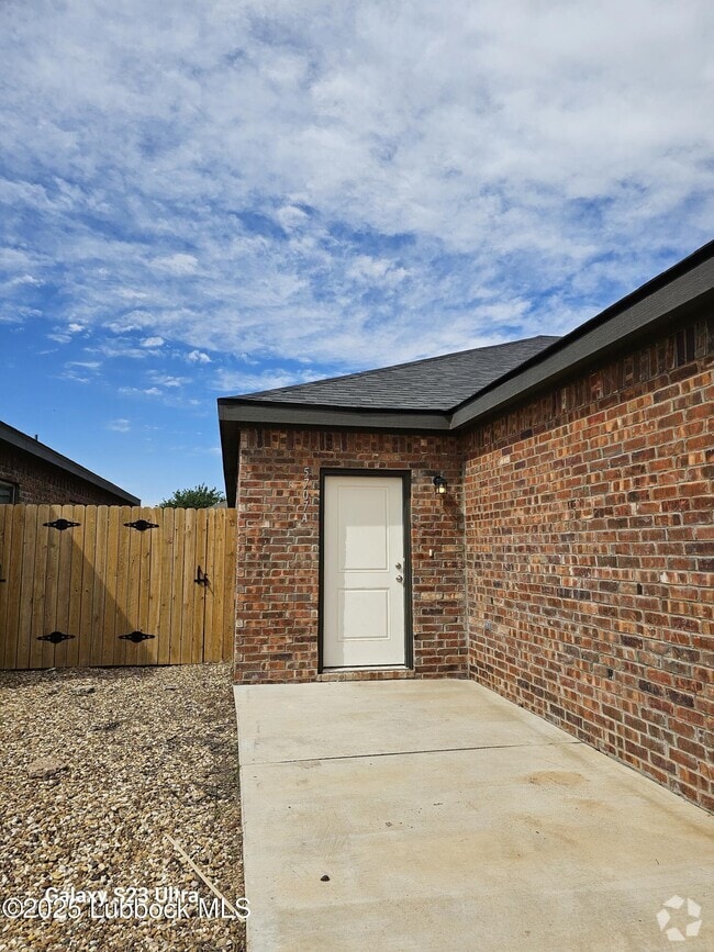 Building Photo - 5707 Kemper St