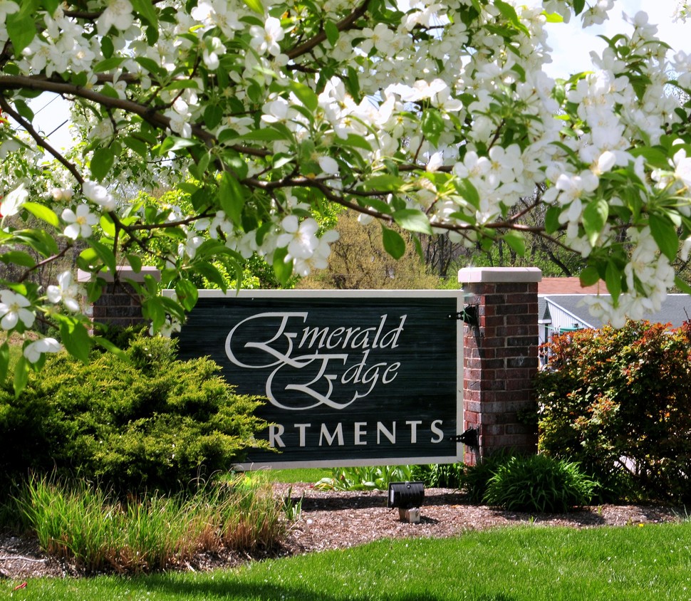 Foto principal - EMERALD EDGE APARTMENTS