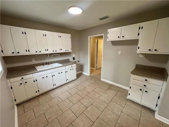 Building Photo - 3 BD/ 1 BA Home for Rent in Mobile
