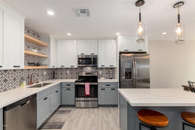 Foto del edificio - 6023 E Lewis Ave