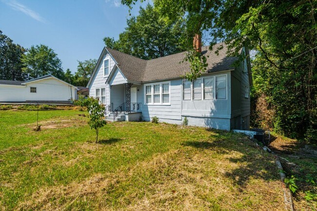 Building Photo - 600 23rd Ave E