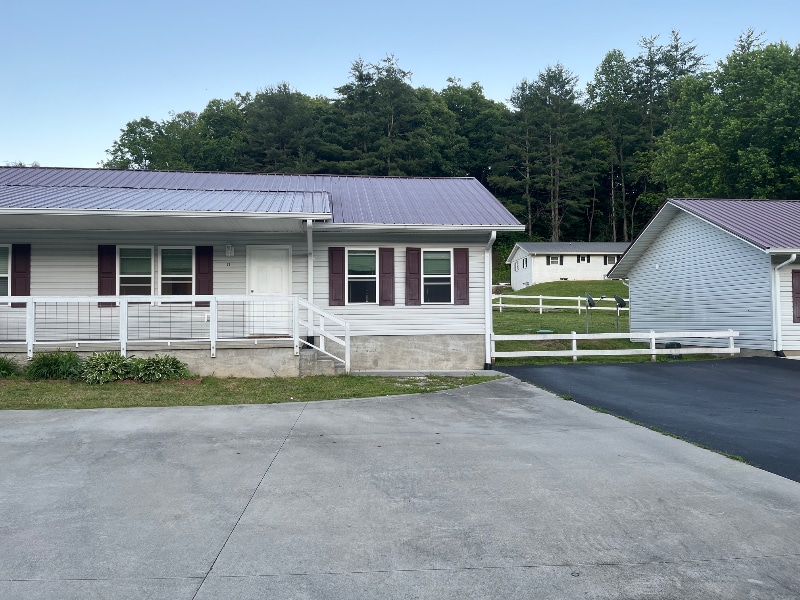 Primary Photo - 1218 Hyatt Creek Rd