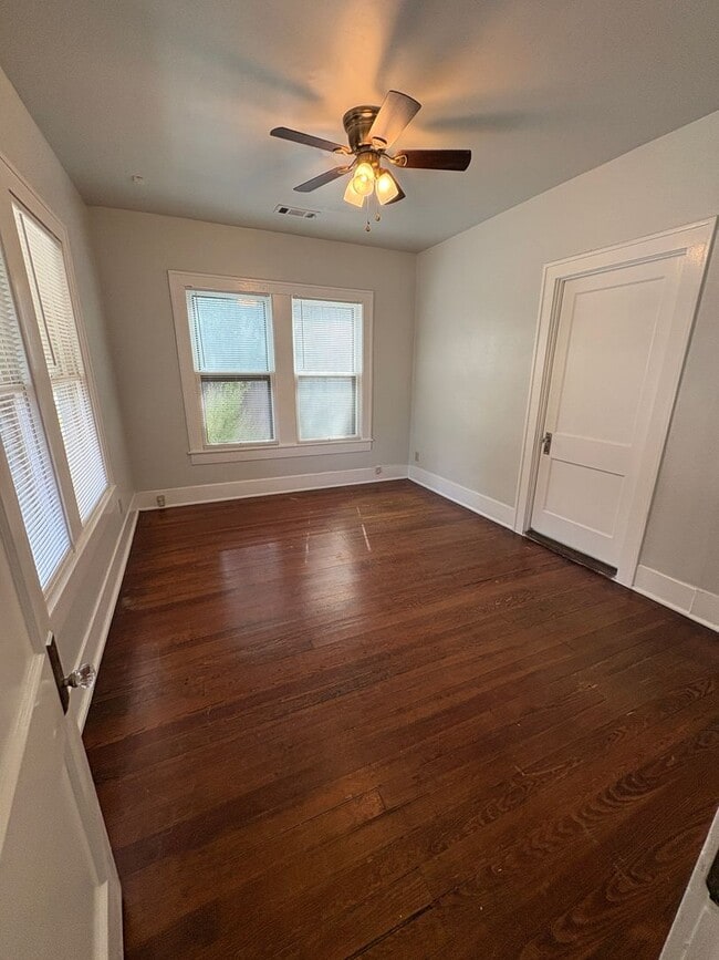 Building Photo - Charming 3 Bed | 2 Bath Home Near UT & Downtown Austin – Classic Character Meets Prime Location!