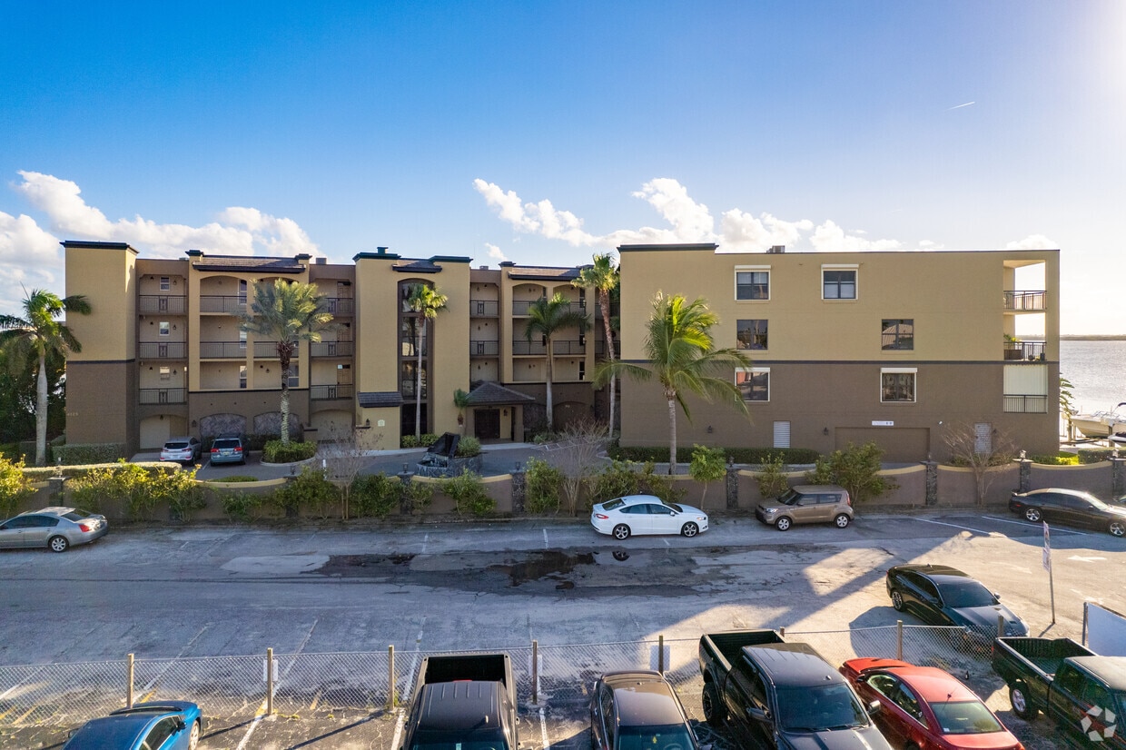 Primary Photo - Harbor Club Condominiums