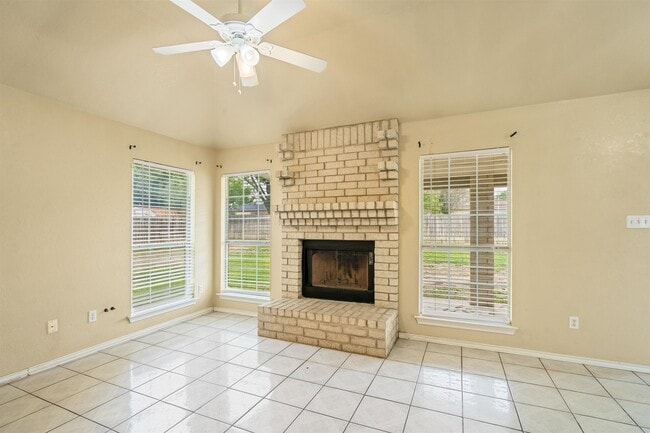 Building Photo - 119 Encino Dr