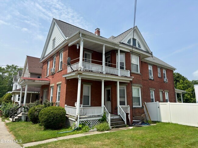 Building Photo - 606 Broadway