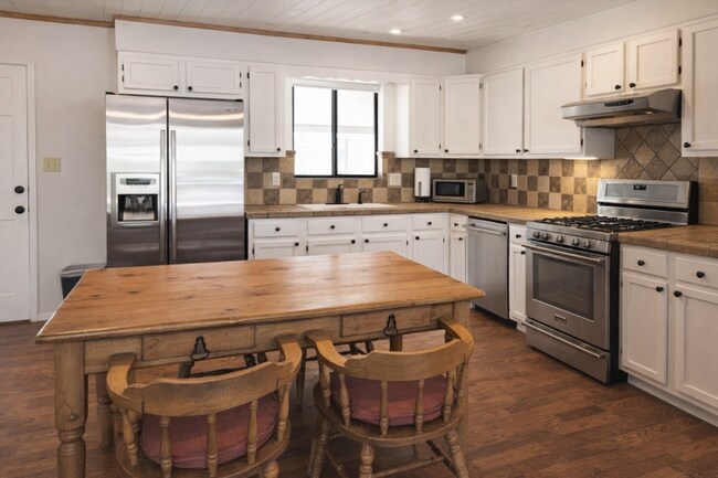 Building Photo - 1007 Cll De Oro