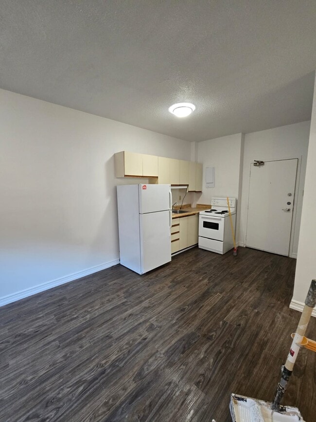 Building Photo - 49 Willow St