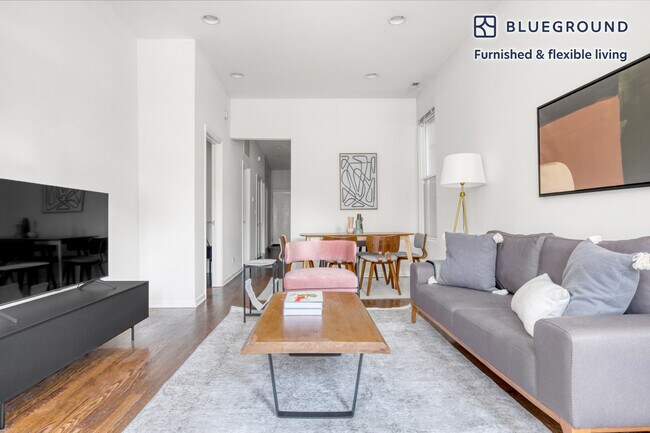 Foto del edificio - 3241 N Southport Ave