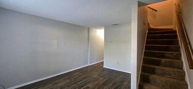 Foto del edificio - Available Now! 2 Bedroom 1.5 Bath Townhome...