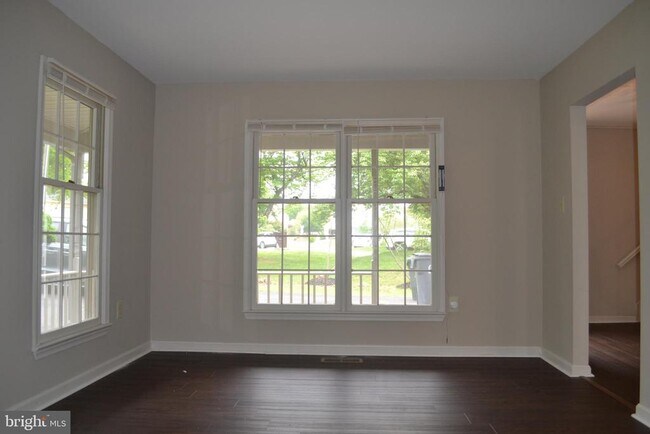 Foto del edificio - 9614 Shannon Ln