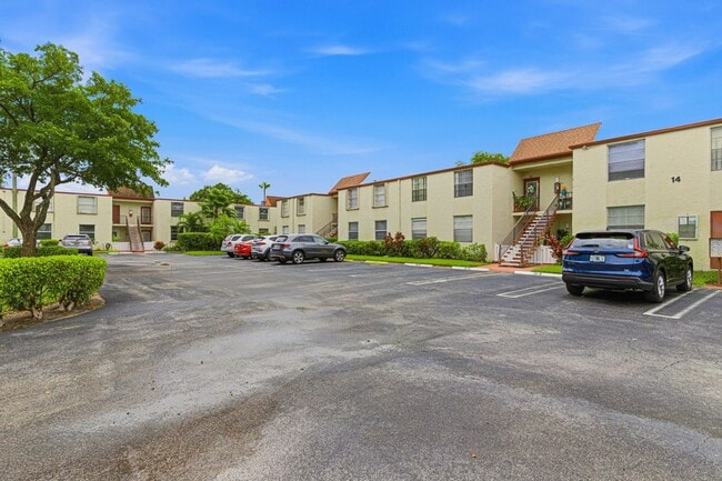 Building Photo - 14 Willowbrook Ln