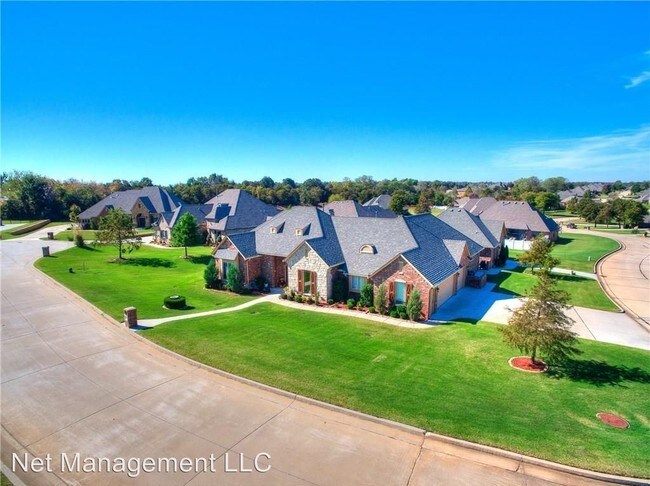 Foto del edificio - 2701 Forest Glen Cir