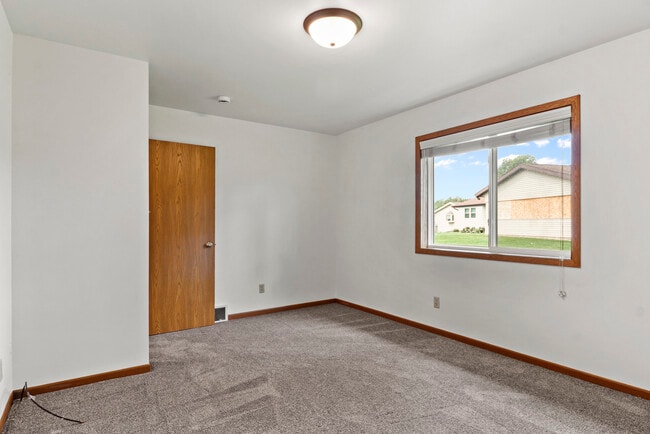 Building Photo - 987 3rd St