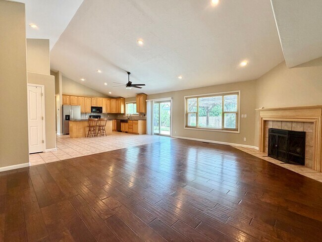Building Photo - 961 Golden Pheasant Dr