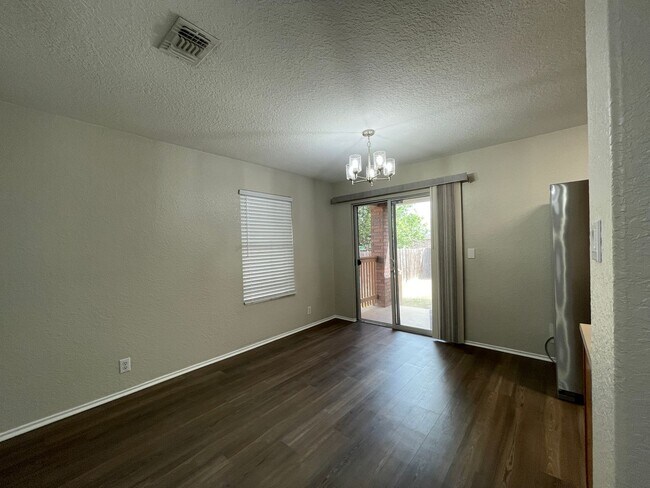 Foto del edificio - Single Family Home For Rent