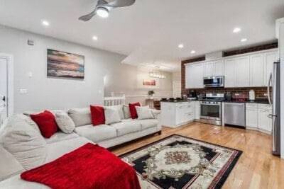 Primary Photo - 3935 S Wells St