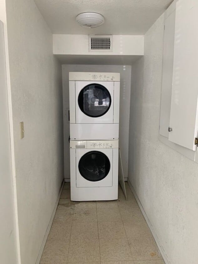 Foto principal - 1101 W University Dr