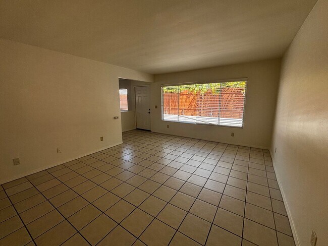 Foto del edificio - 735 Genevieve St