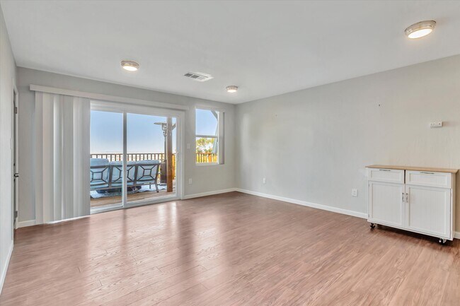 Building Photo - 6817 Simson St