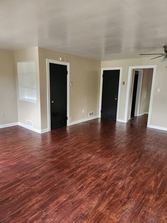 Building Photo - 960 Sherwood Dr