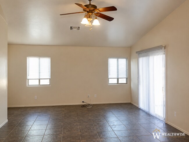 Foto del edificio - Now Available! Spacious 3 Bedroom Home with Den in Rita Ranch